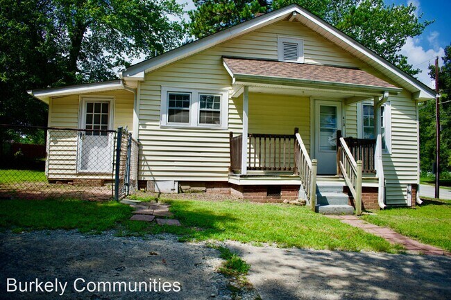 Building Photo - 2 br, 1 bath House - 413 W. Vandalia Rd.