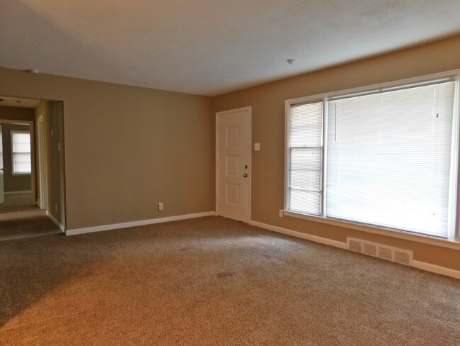 Building Photo - 924 Frost Ave