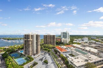 Building Photo - 2831 S Bayshore Dr