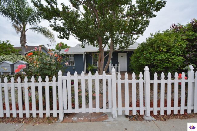 Building Photo - 17414 Saticoy St