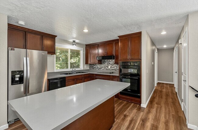 Foto del edificio - 716 N 182nd St