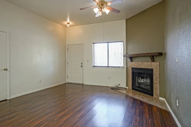 Sala de estar/estudio - 6909 Cleghorn Rd NW