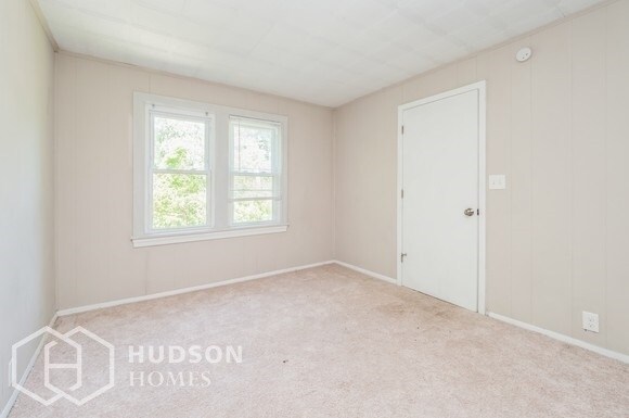 Building Photo - AVAILABLE NOW! - 94 McCarrell Rd, Hickory,...