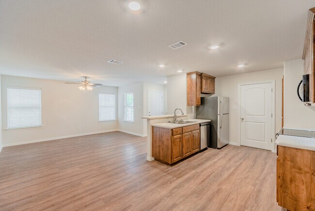 Building Photo - 617 NW Renfro St