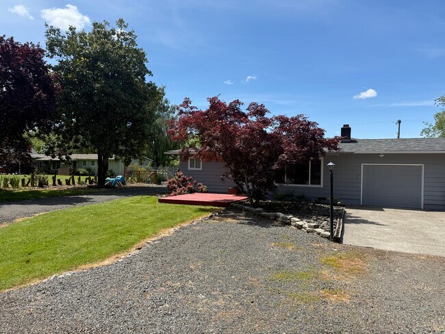 Building Photo - 406 Hillview Dr