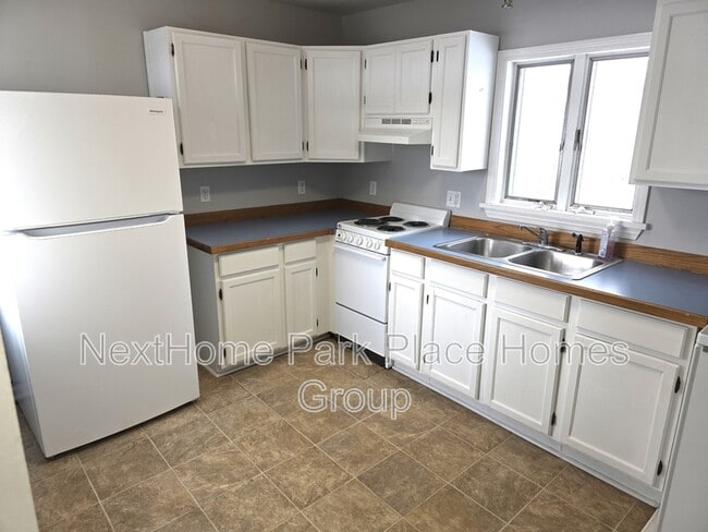 Building Photo - 1007 Fournie St