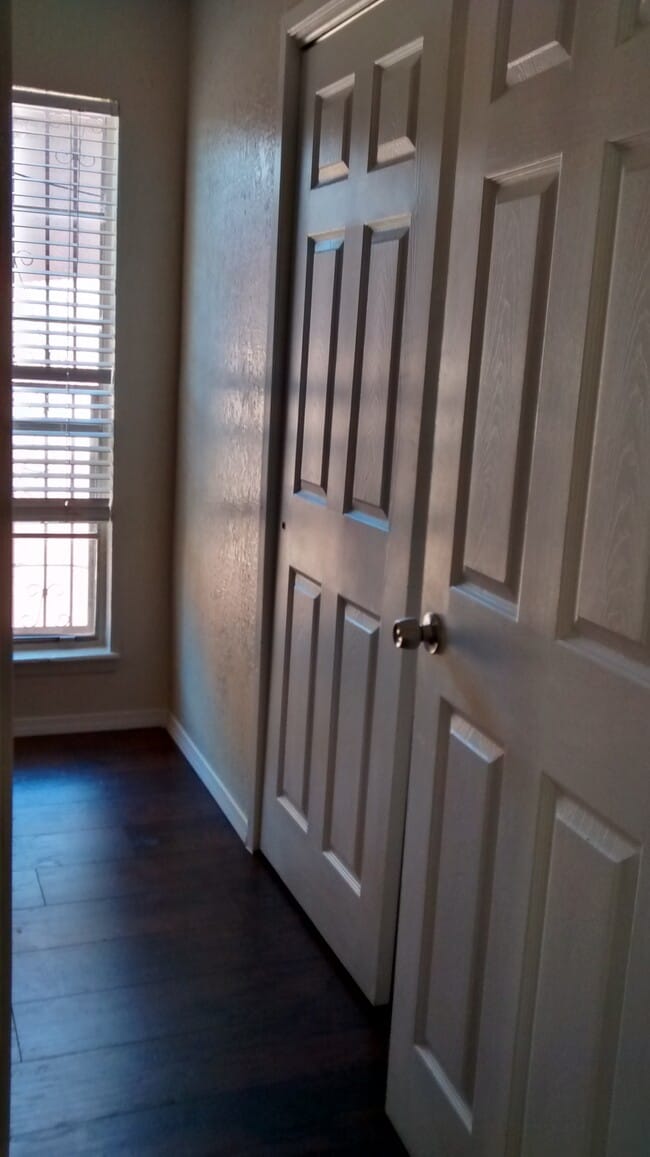 Building Photo - 10620 Cuatro Vistas Dr Apt B