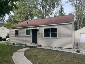 Building Photo - 1303 E St Andrews Rd