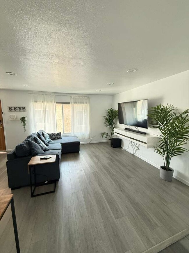 Building Photo - 2296 Gaviota Ave