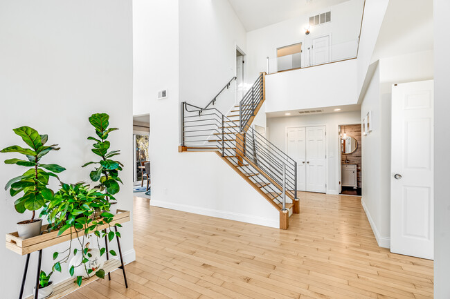 Building Photo - 65 Saxon Wood Rd
