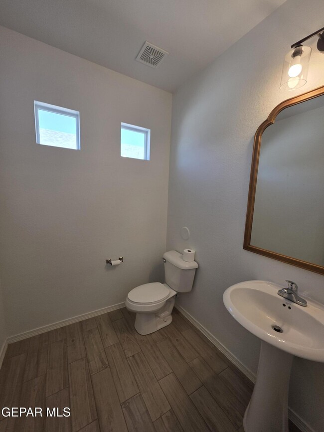 Building Photo - 7517 Red Cedar Dr