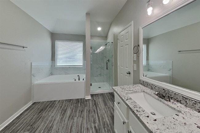 Foto del edificio - 438 Pinewood Ridge Dr