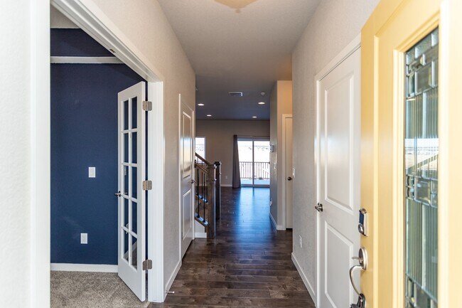 Building Photo - Like new in Wolf Ranch