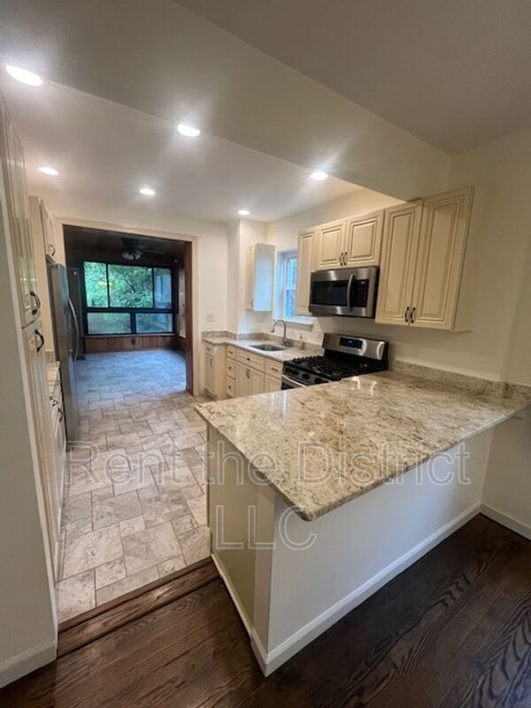 Foto del edificio - 3225 Chestnut St NE