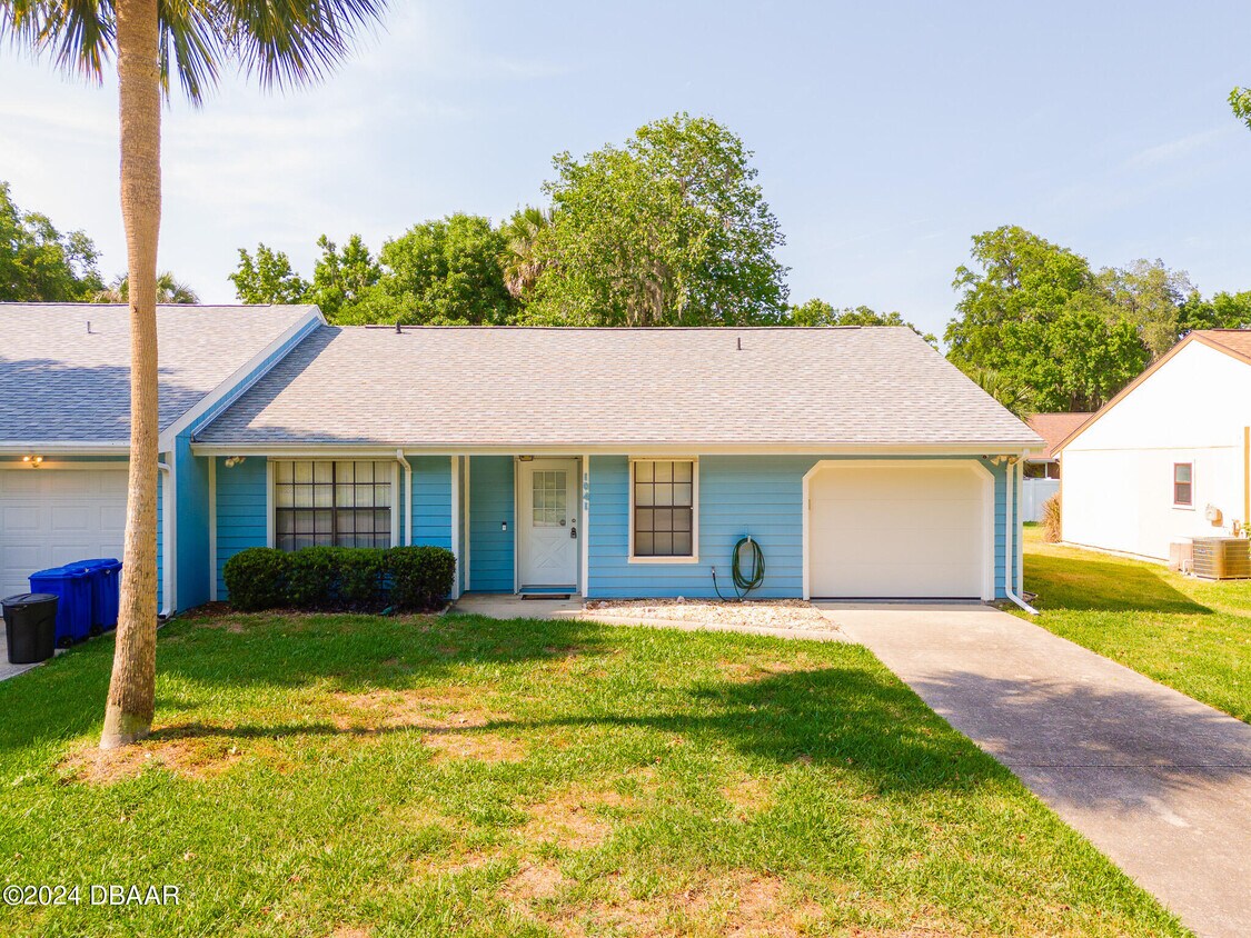 Primary Photo - 1041 Oak Forest Cir
