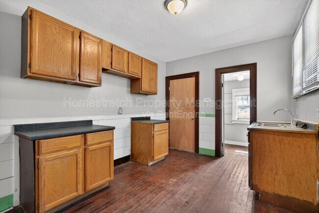 Building Photo - 5944 Thekla Ave