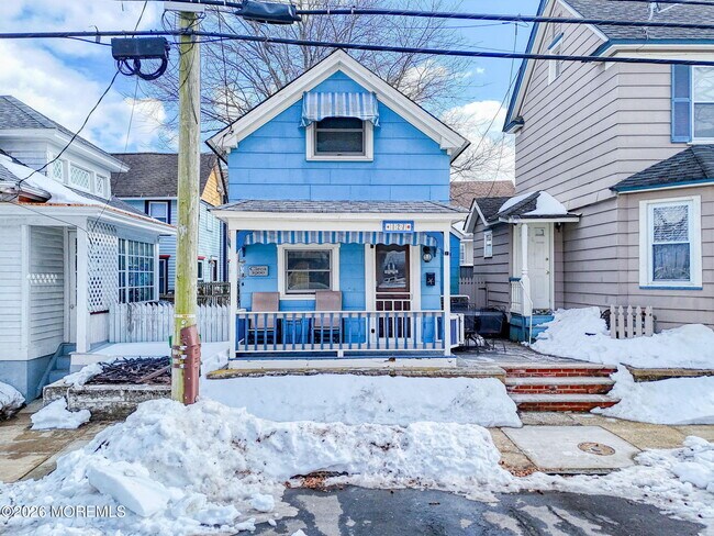 Building Photo - 127 Lawrence Ave