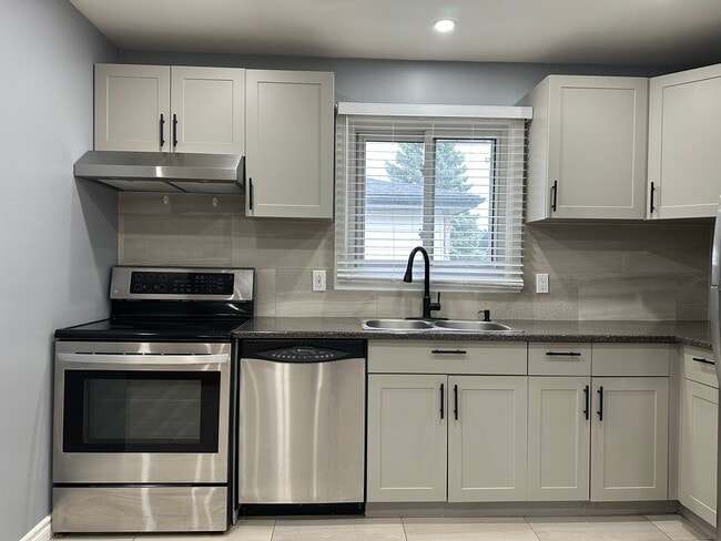 Building Photo - Main Floor-1612 Cherryhill Rd Peterborough Ontario K9K 1A8