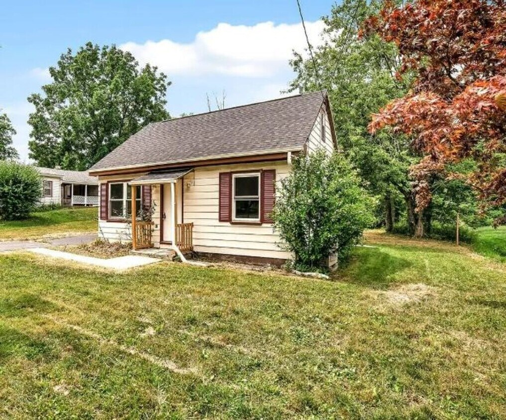 Primary Photo - Coming Soon! Charming Cape Cod Near Coloni...