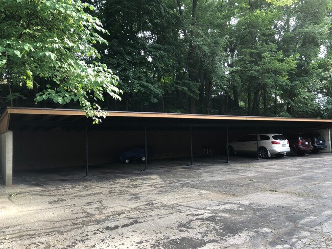 Building Photo - 234 E Glenguile St
