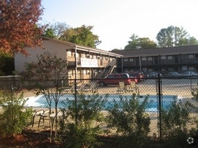 Pool - Forest Lake Apartments