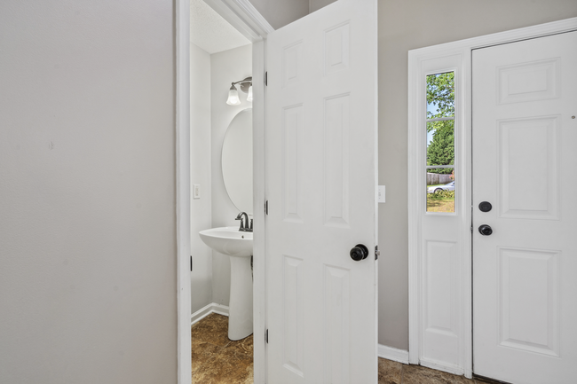 Foto del edificio - 549 Dogwood Creek Pl