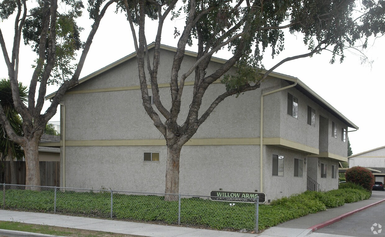 Primary Photo - 343-359 Willow Ave