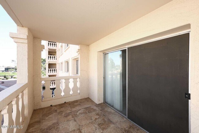 Foto del edificio - 7910 E Camelback Rd