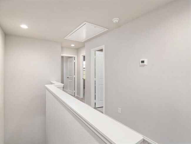 Foto del edificio - New Unit Available for Rent! Move In Speci...