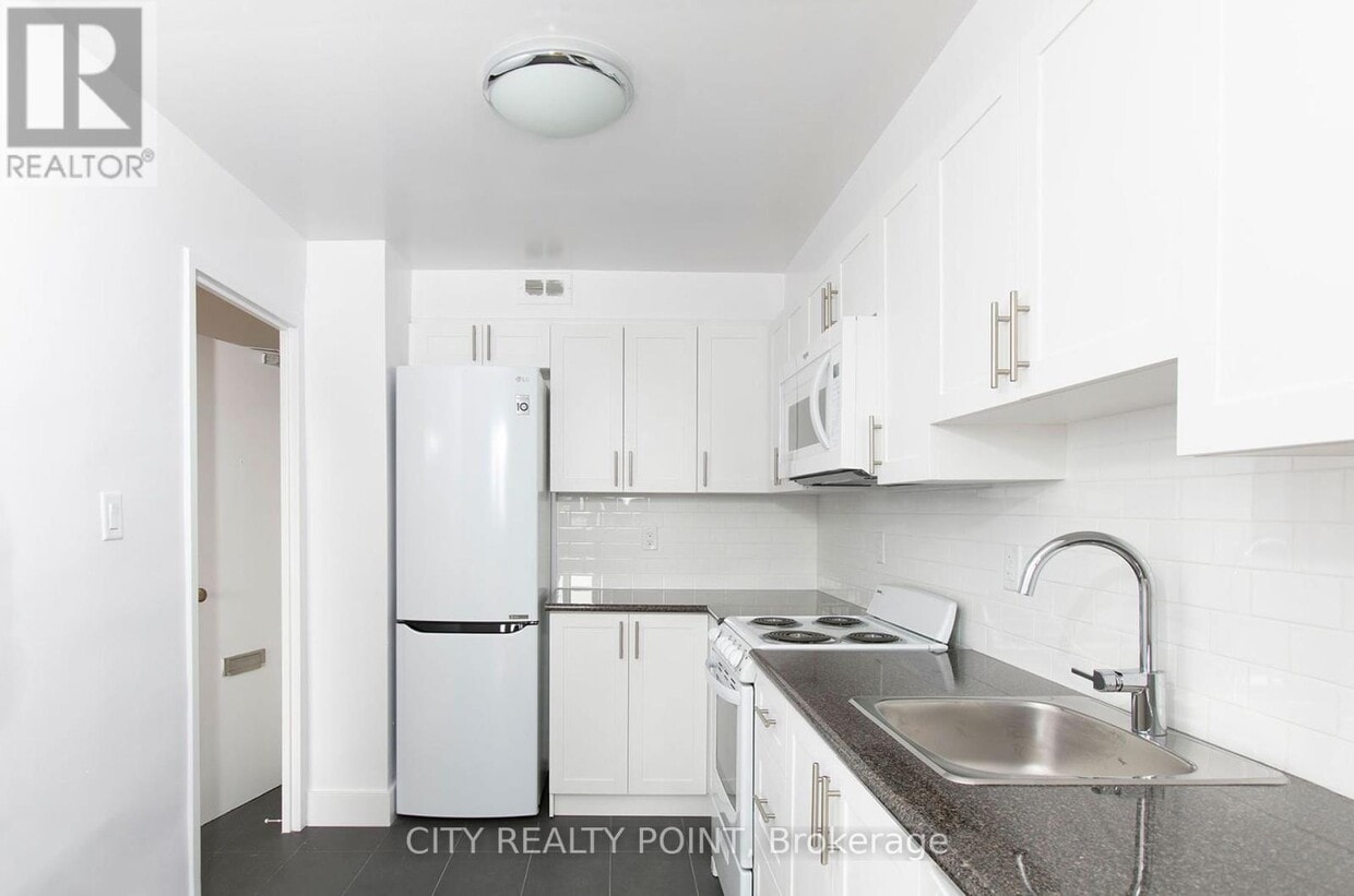 Primary Photo - 6200-6200 Bathurst St