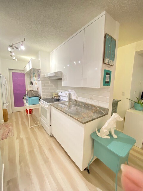 Building Photo - 2 Bed 1 Bath Unit in Calgary, AB