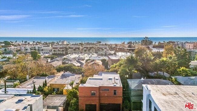 Building Photo - 212 3rd Ave