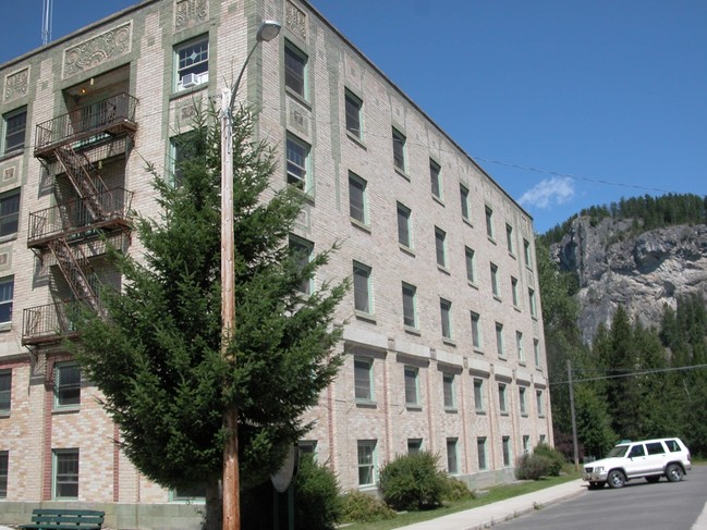 Building Photo - Pend Oreille Apartments and Miners Hotel