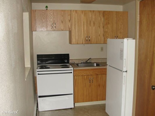 Building Photo - 632 9th St