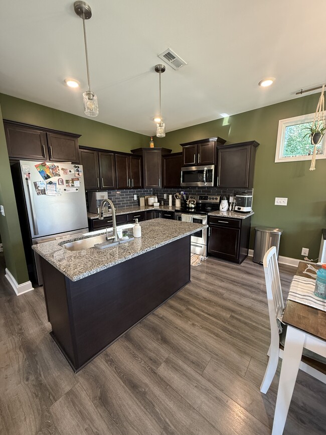 Kitchen - 246 King Rd