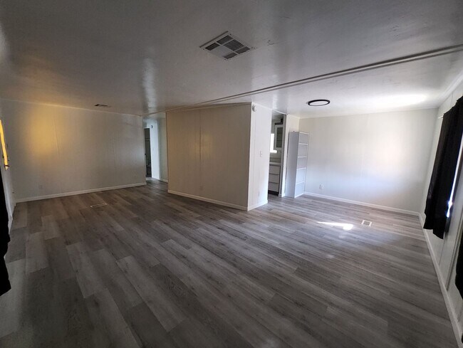 Foto del edificio - 6225 Tigerflower Dr