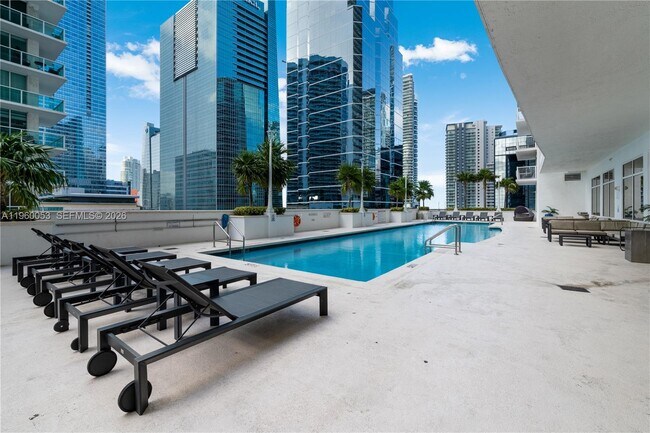 Building Photo - 1200 Brickell Bay Dr