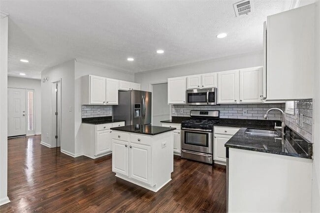 Foto del edificio - 3360 Pierce Arrow Cir