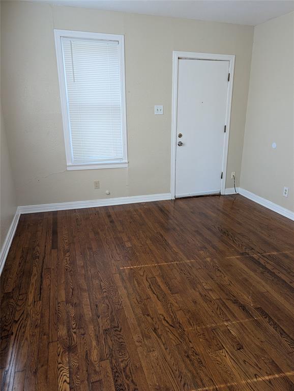 Building Photo - 724 W 8th St