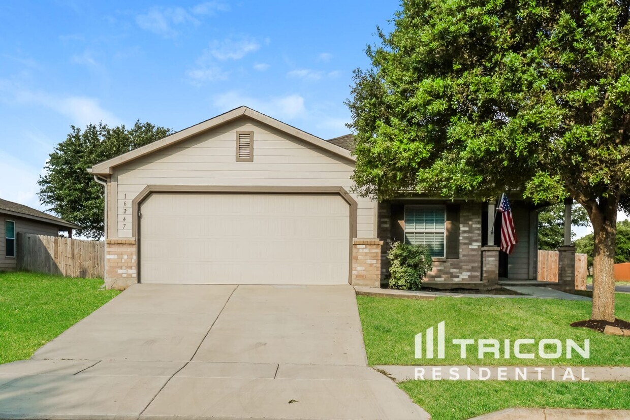 Foto principal - 16247 Kentucky Ridge Selma TX