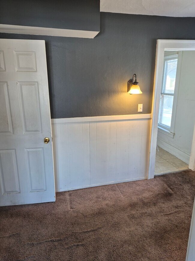 Building Photo - 924 Fountain St NE