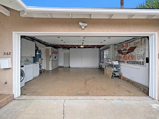 Foto del edificio - 3168 Courser Ave