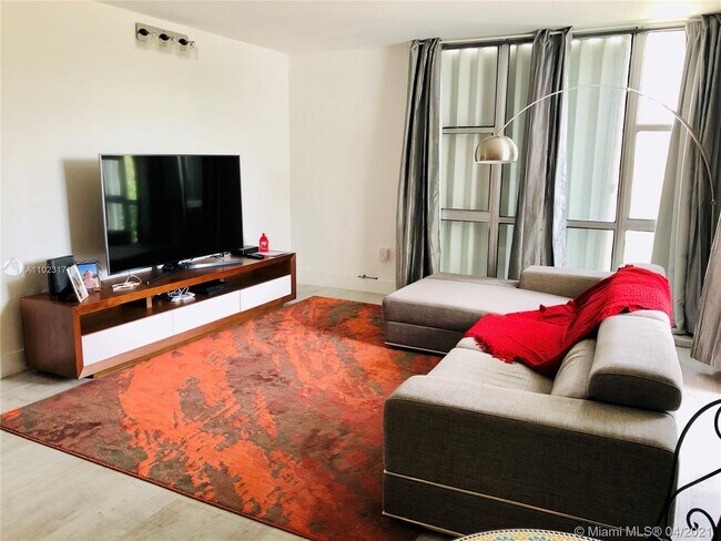 Foto del edificio - 3675 N Country Club Dr
