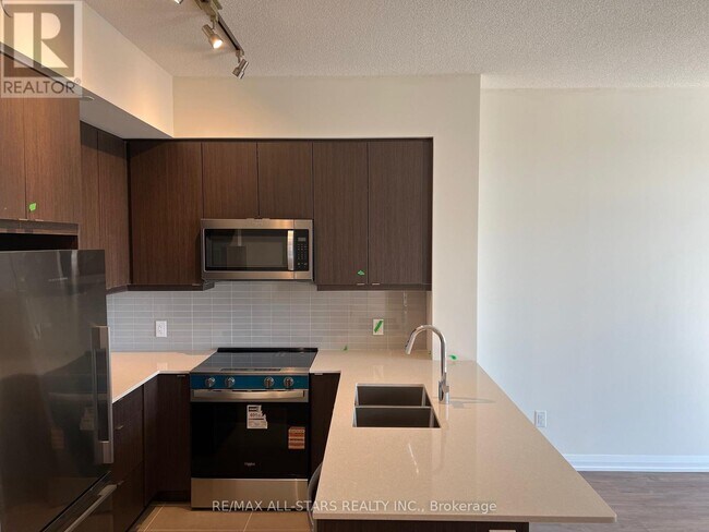 Photo du bâtiment - 3260 Sheppard Ave E