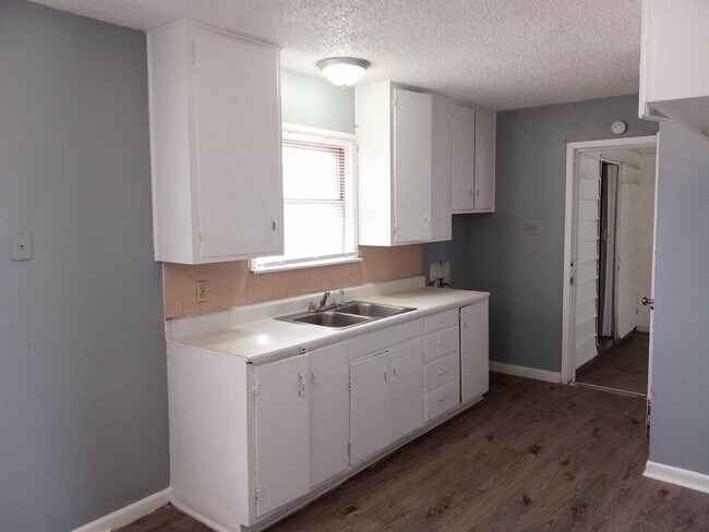 Foto del edificio - $0 First Month's Rent / $0 Deposit at Move-in