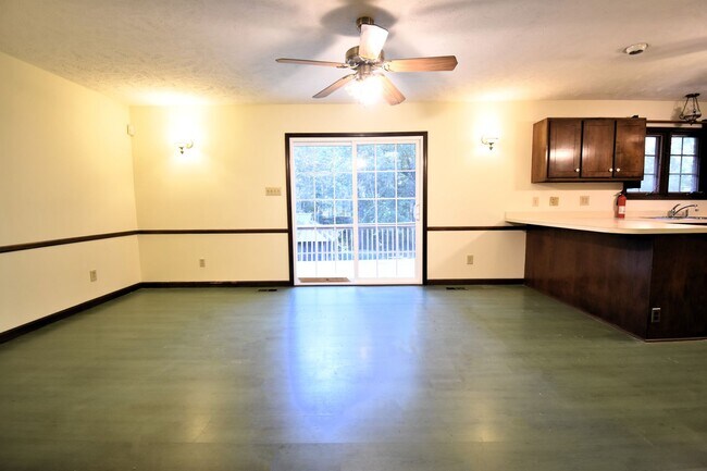 Building Photo - 3 Bedroom 2 Bathroom Home- Dogs Considered