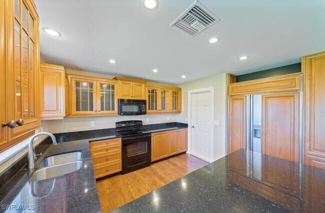 Foto del edificio - 27100 Pine Ave