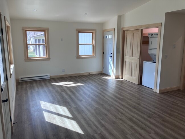 Building Photo - 1805 Beck Ave