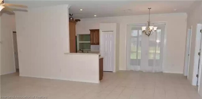 Building Photo - 4615 Seawood Ave