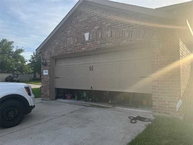 Building Photo - 20403 Oak Lodge Meadow Dr